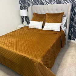 Queen Upholstered Queen Set