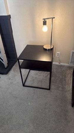 Free black side table