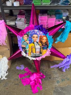 K-pop demon hunters tambor piñata