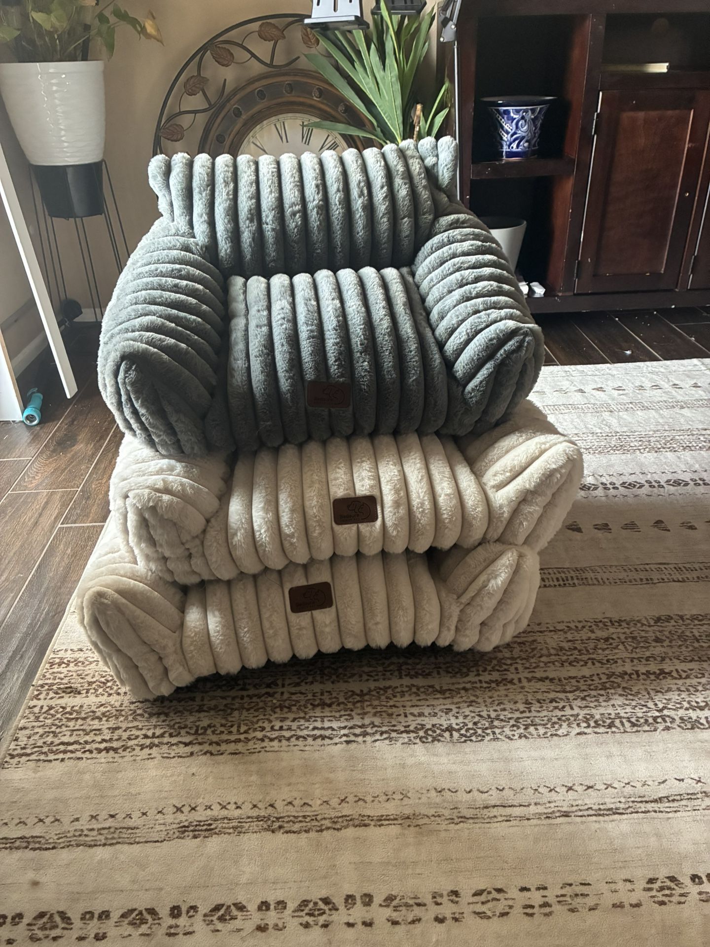 Bedsure Cute Pet Couch - Fluffy Dog Sofa with Premium Soft Corduroy Fleece, Pet Couch Bed with Washable Cover, Supportive Sofa Bed for Medium Large Pe
