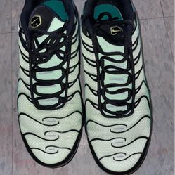 Air max Men’s Size 10 New 