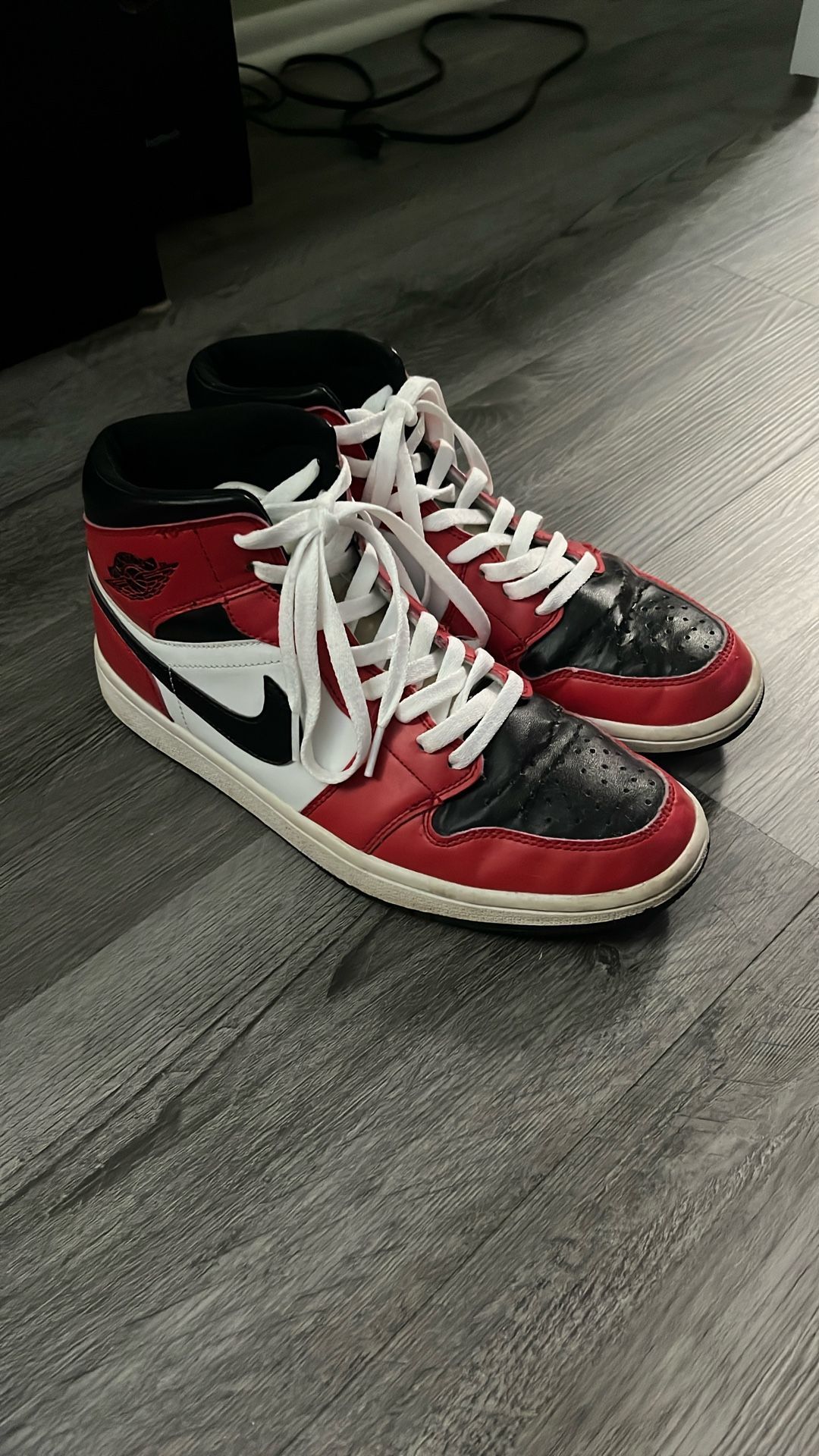 Nike jordan 1s chicago toe