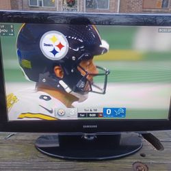 32" SAMSUNG 1080P HDTV WITH ROKU REMOTE CONTROL $100 FINAL PRICE READ DESCRIPTION AND SEE ALL PICTURES 