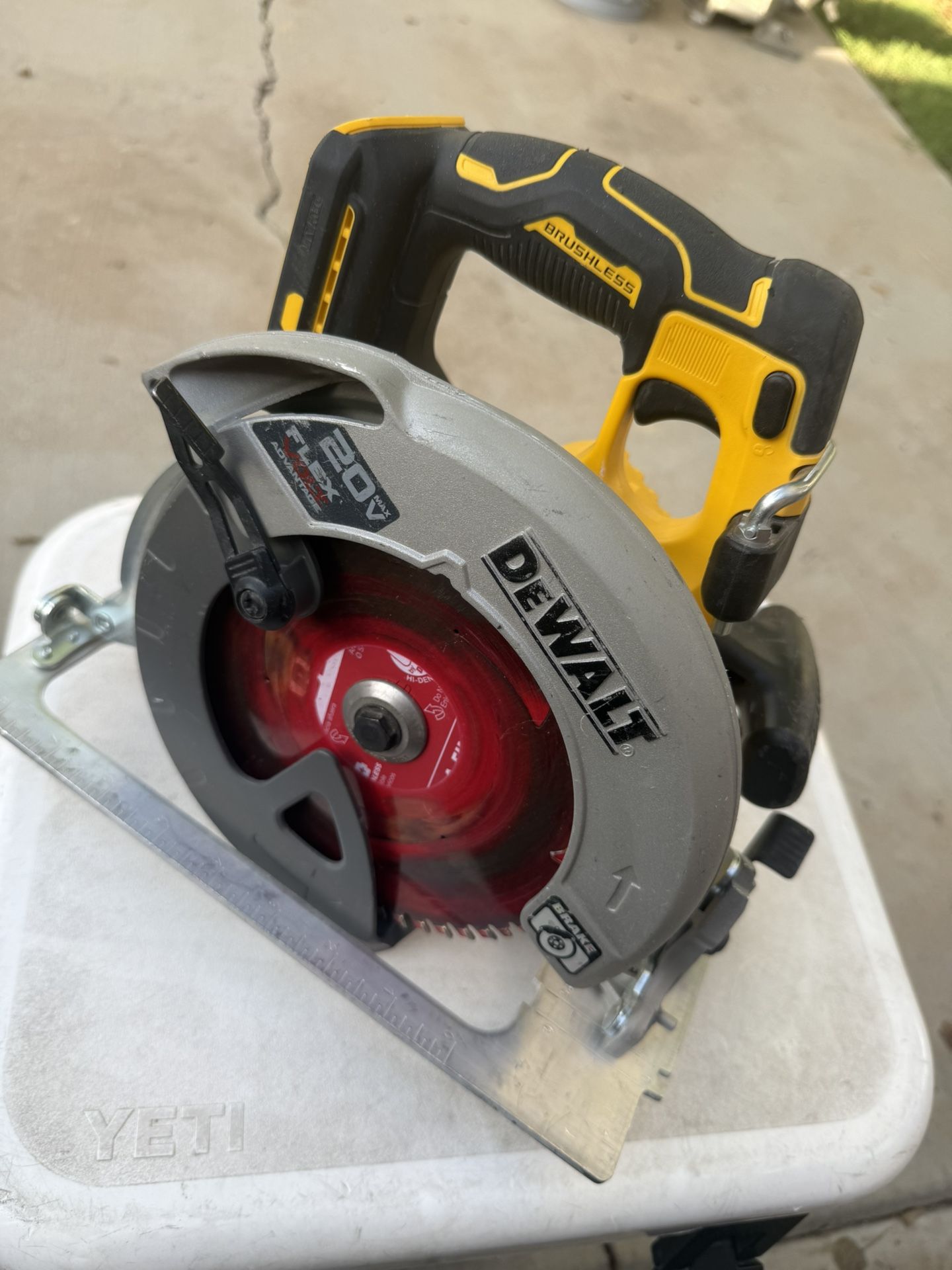 Dewalt Flex Volt 7 1/4 Inch Circular Saw Only Tool