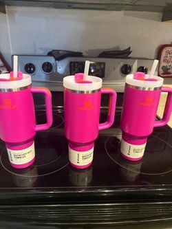 Stanley Quencher H2.0 Tumbler – Hot Pink