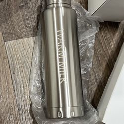 Stainless steel insulated thermos bottle