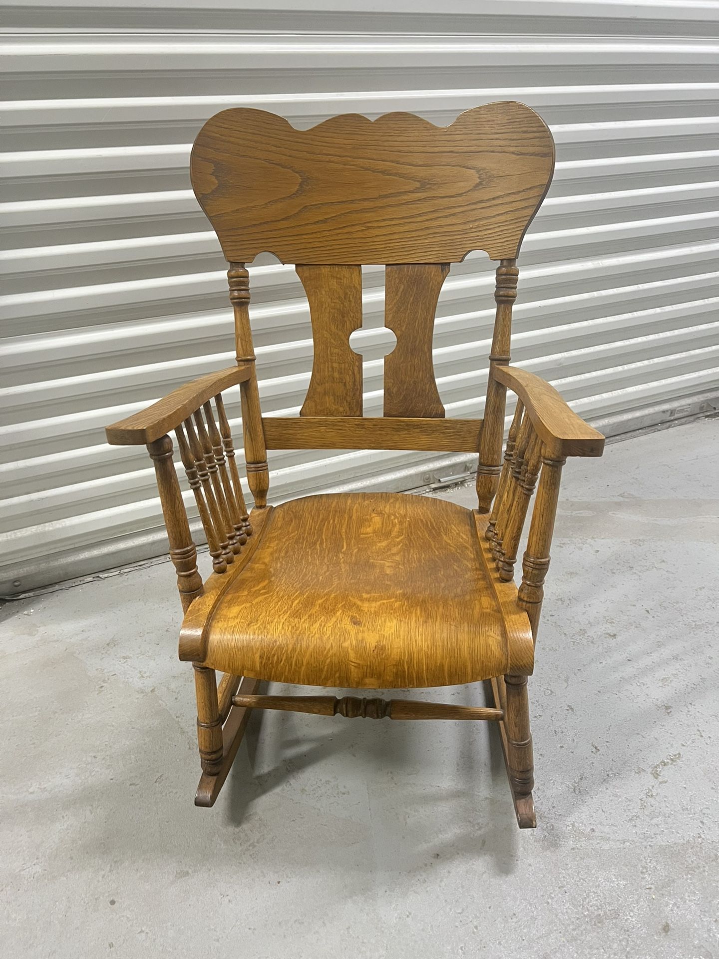 Lovely Antique Mission Oak Rocking Chair