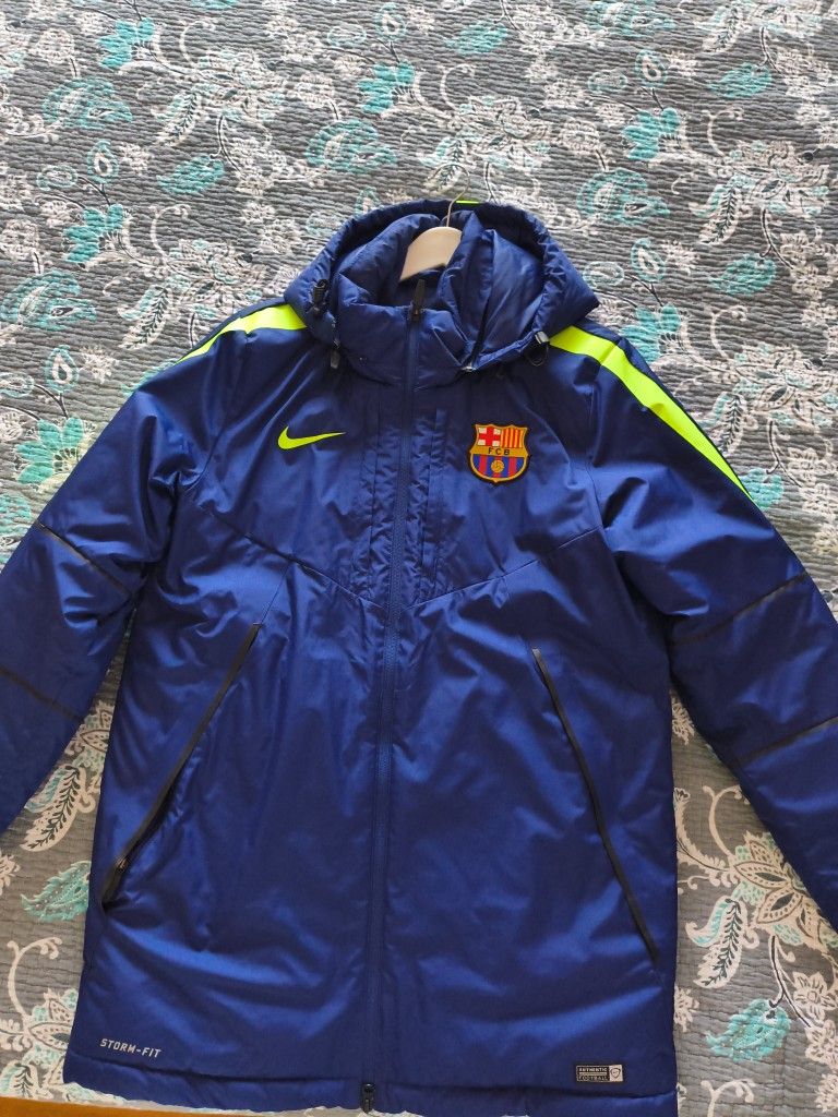 Original https://offerup.co/faYXKzQFnY?$deeplink_path=/redirect/ Nike Winter Jacket