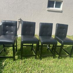 4 High Chairs 