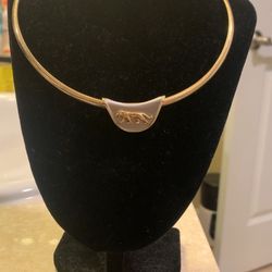 Gold necklace & pendant 