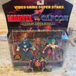 MARVEL VS CAPCOM CAPTAIN AMERICA VS MORRIGAN ACTION FIGURES TOYBIZ