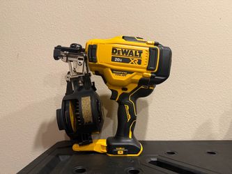 DeWalt 20V XR Brushless Roofing Nailer (DCN45RNB)