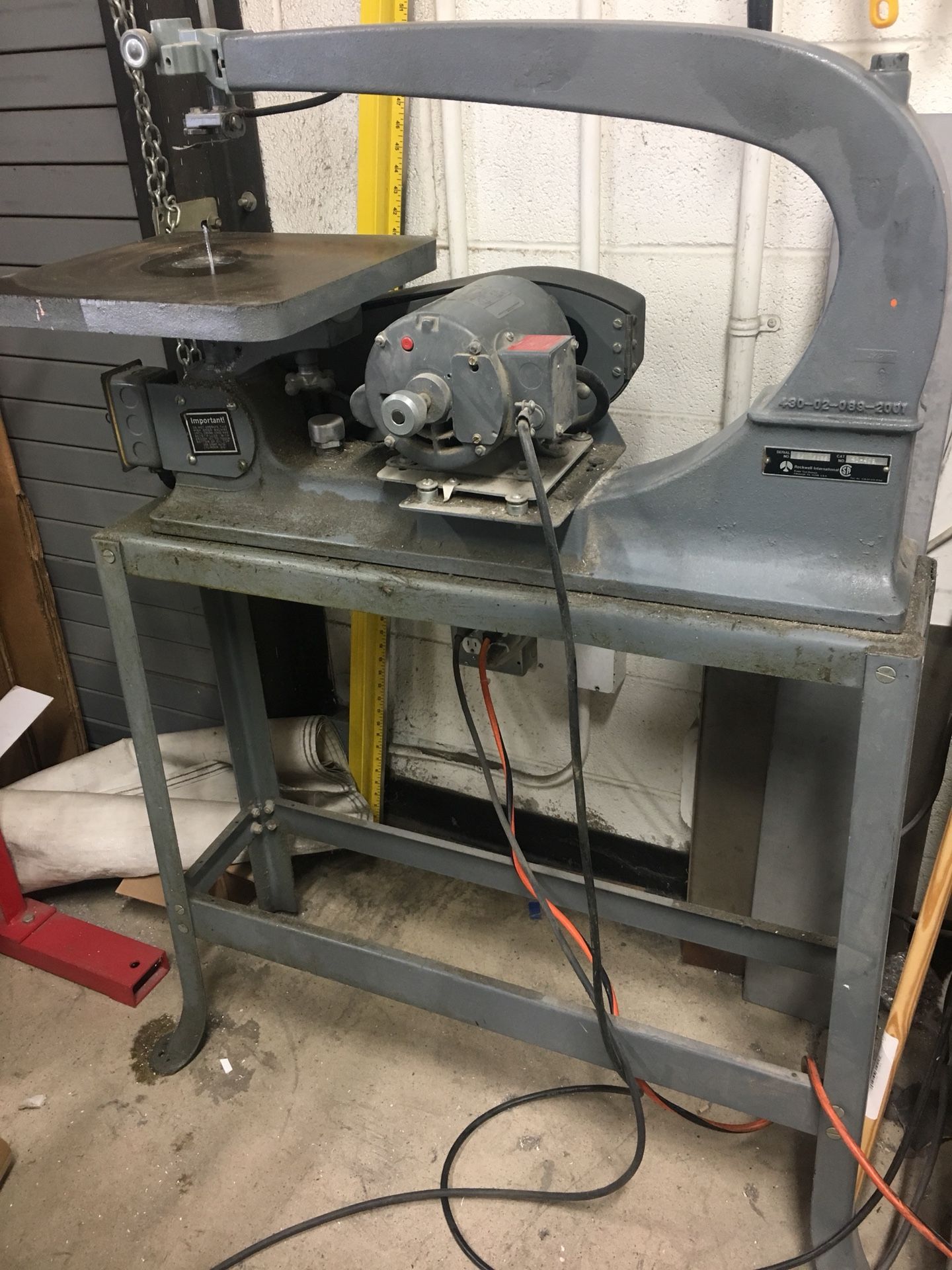 Delta Rockwell model 40-409 wood working scroll saw 1/3 HP motor
