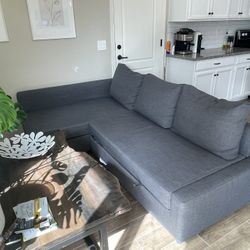 Sectional/ Pull Out Couch