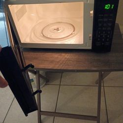 $40 Cash Hamilton Microwave With Table  Pick Up Lake Worth  Works No rust Excellent Shape