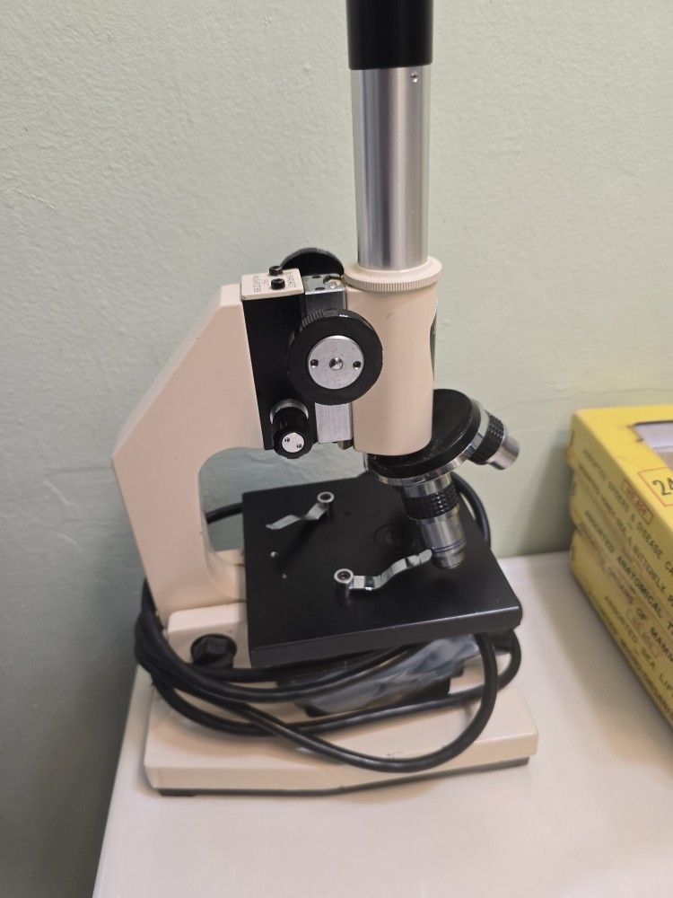 Swift MICROSCOPE MODEL NINE SIXTY