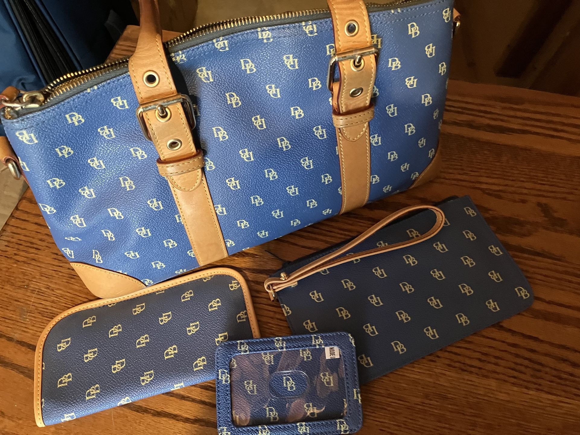Dooney And Bourke Classic Leather Handbag Set