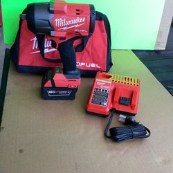 MILWAUKEE M18 FUEL 18V LITHIUM-ION BRUSHLESS CORDLESS 1/2-IN IMPACT WRENCH WITH FRICTION RING W/XC 5.0 AH BATTERY AND CHARGER INCLUDED 