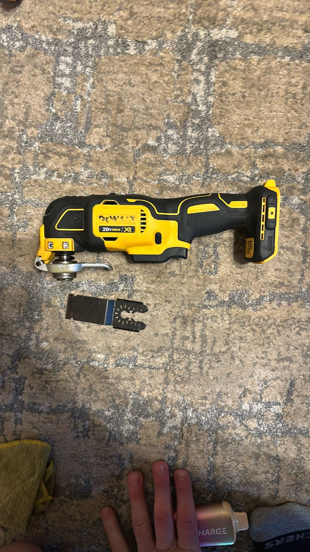 20V MAX* XR® BRUSHLESS CORDLESS 3-SPEED OSCILLATING MULTI-TOOL