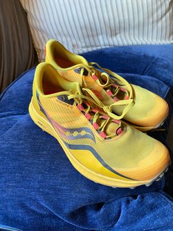 Running walking shoes, SAUCONY size 9 Running walking shoes, SAUCONY size 9