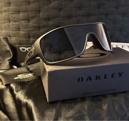New Oakleys  Box, Pouch Cloth All Included