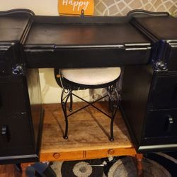 7 Drawer Vanity W/stool