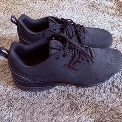 Men’s tennis shoes