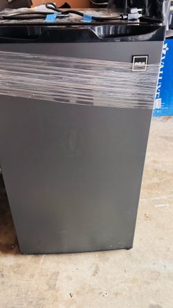 Rfr335-B-COM  R C A 3.2 cubic feet single door mini fridge