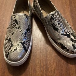 Leather Memory Foam Print Flats Size 8.5