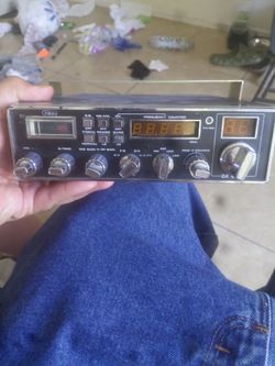 Galaxy DX 88HL Mobile Radio Bundle – Includes Astatic 636L Mic & Bracket