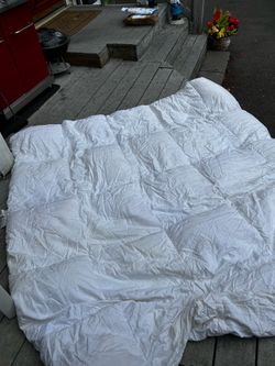 Queen down comforter