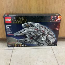LEGO STAR WARS 75257 MILLENNIUM FALCON.