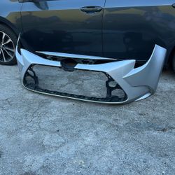 2020 Toyota Corolla /Front bumper