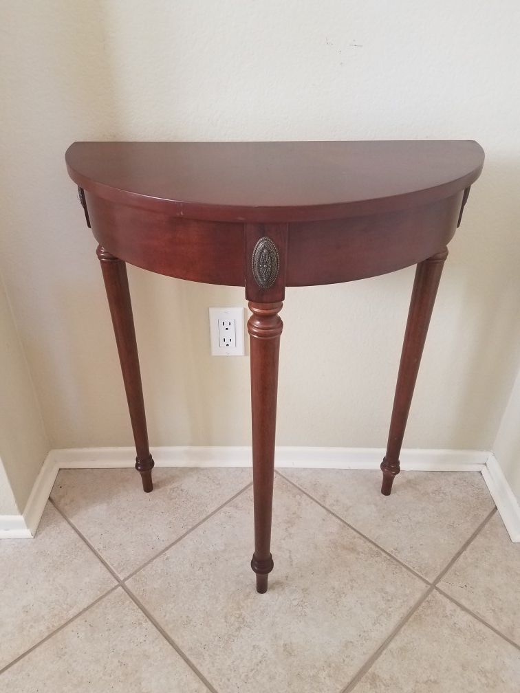 Bombay Company Half Moon/Half Round Entry/End Table