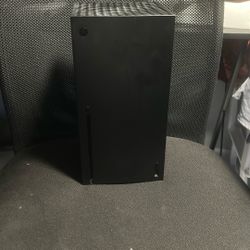 Xbox Series X Almost brand new (Cables Included)
