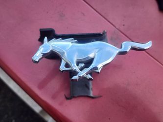 Mustang grille emblem 94-04