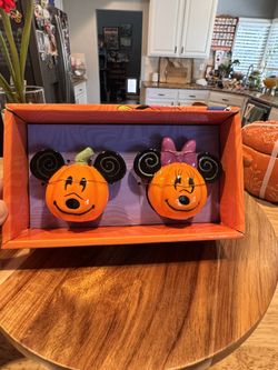 Disney Minnie and Mickey Pumpkin Halloween Salt and Pepper shakers