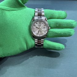 Rolex datejust 41mm Silver diamond dial 2015 box and card