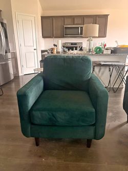 Complete Living Room Set - Like New, Sofa + Chairs + Ottoman + Tables + Lamp