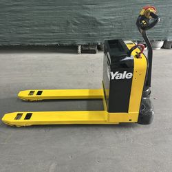 Pallet Jack Electric Yale 