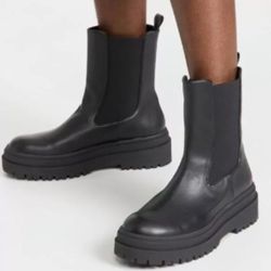 Good American Chelsea Lug Sole Boot (Size 7, Black)