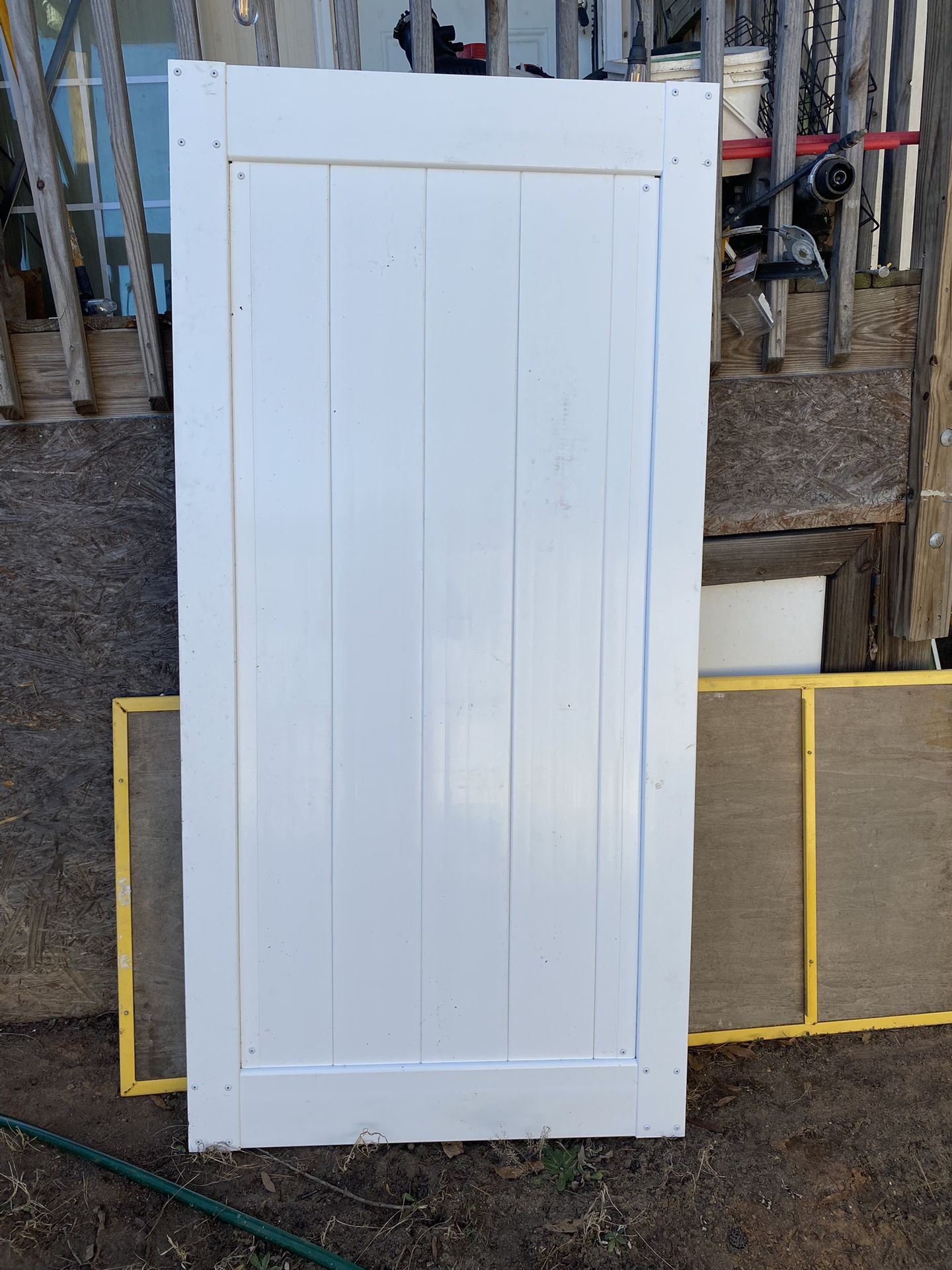 Vinyl Privacy Gate 3’ X6’ White