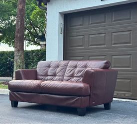 🛋️ Couch/Sofa Love Seat - Leather - Delivery Available 🚛