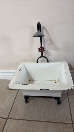 Old fashion sink faucet
