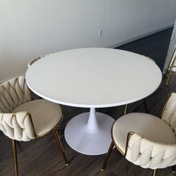 White Round Dining table