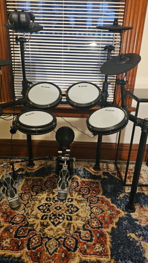 DonnerDED 200 Electric Drum Set.