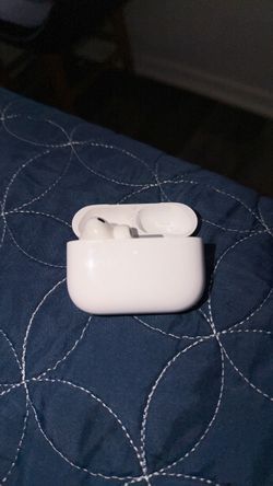 Apple AirPods Pro  3  no right size
