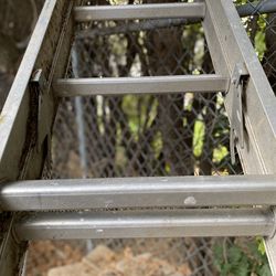 Aluminum roofing ladder