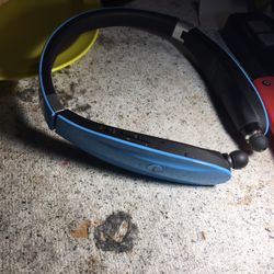 blue/black bluetooth headphones