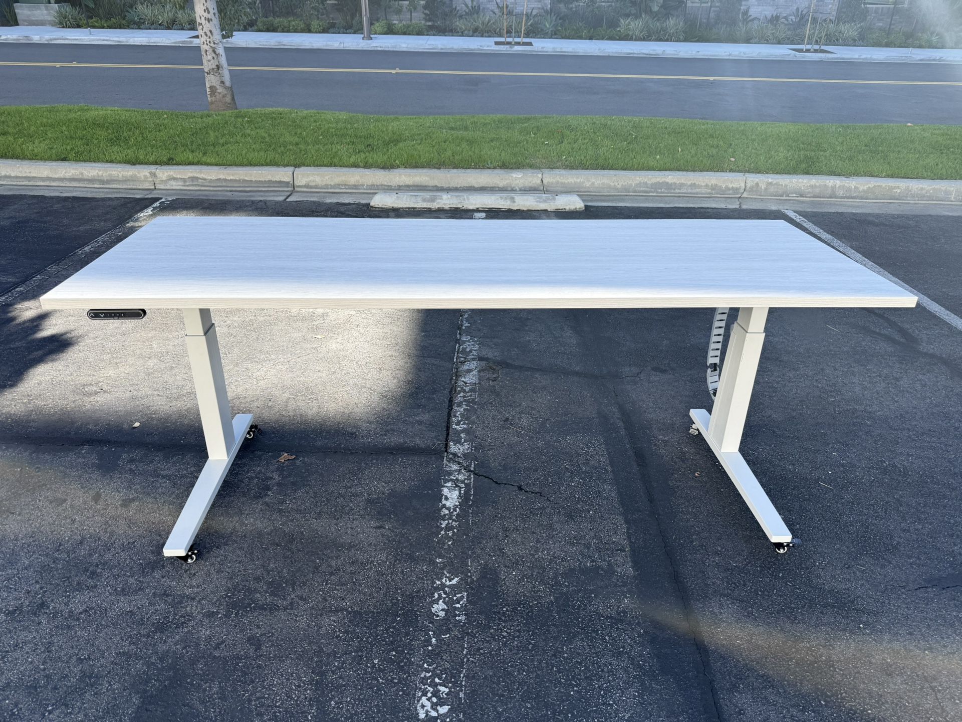 Large White 82” X 29” Sit Stand Desk table. Excellent Condition Like New 2024 Model Teknion Navigate